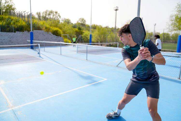 Pickleball cơ bản cho người mới bắt đầu - Khám phá môn thể thao đang làm mưa làm gió toàn cầu 2 Pickleball cơ bản cho người mới bắt đầu - Khám phá môn thể thao đang làm mưa làm gió toàn cầu