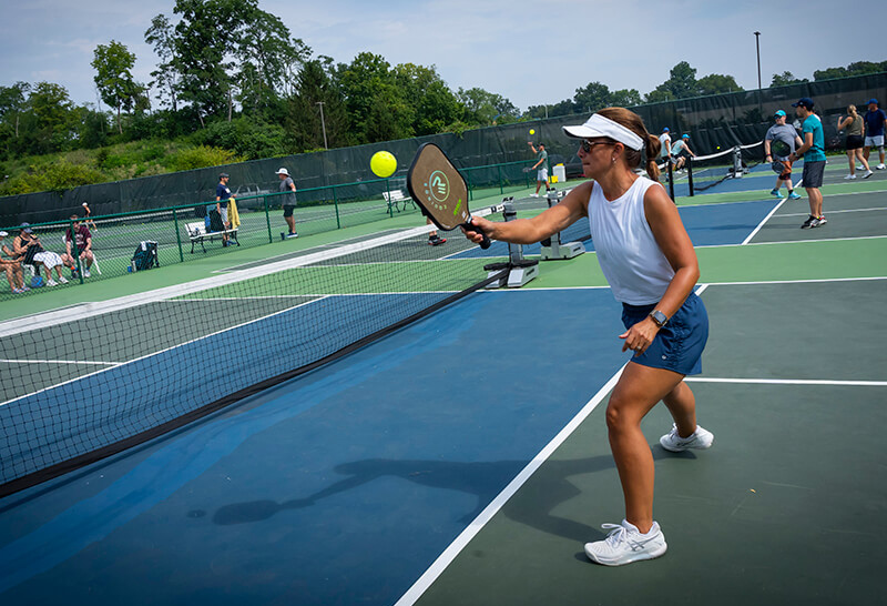 Pickleball – Nắm Vững Kỹ Thuật Cơ Bản Để Vươn Tầm Đỉnh Cao Trên Sân Đấu 2 Pickleball – Nắm Vững Kỹ Thuật Cơ Bản Để Vươn Tầm Đỉnh Cao Trên Sân Đấu