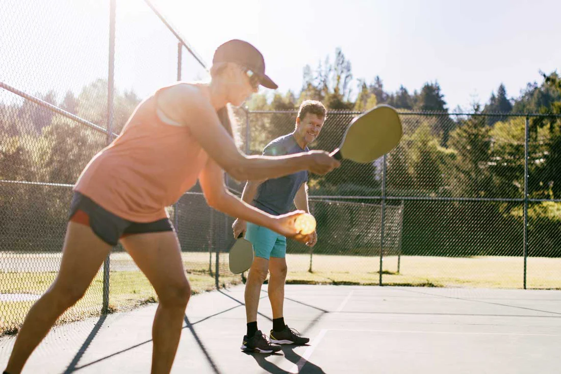 Pickleball – Nắm Vững Kỹ Thuật Cơ Bản Để Vươn Tầm Đỉnh Cao Trên Sân Đấu 7 Pickleball – Nắm Vững Kỹ Thuật Cơ Bản Để Vươn Tầm Đỉnh Cao Trên Sân Đấu