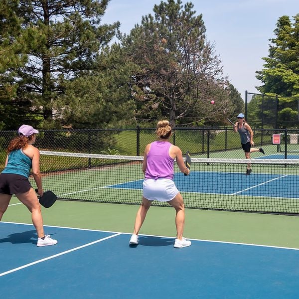 Pickleball – Nắm Vững Kỹ Thuật Cơ Bản Để Vươn Tầm Đỉnh Cao Trên Sân Đấu 8 Pickleball – Nắm Vững Kỹ Thuật Cơ Bản Để Vươn Tầm Đỉnh Cao Trên Sân Đấu