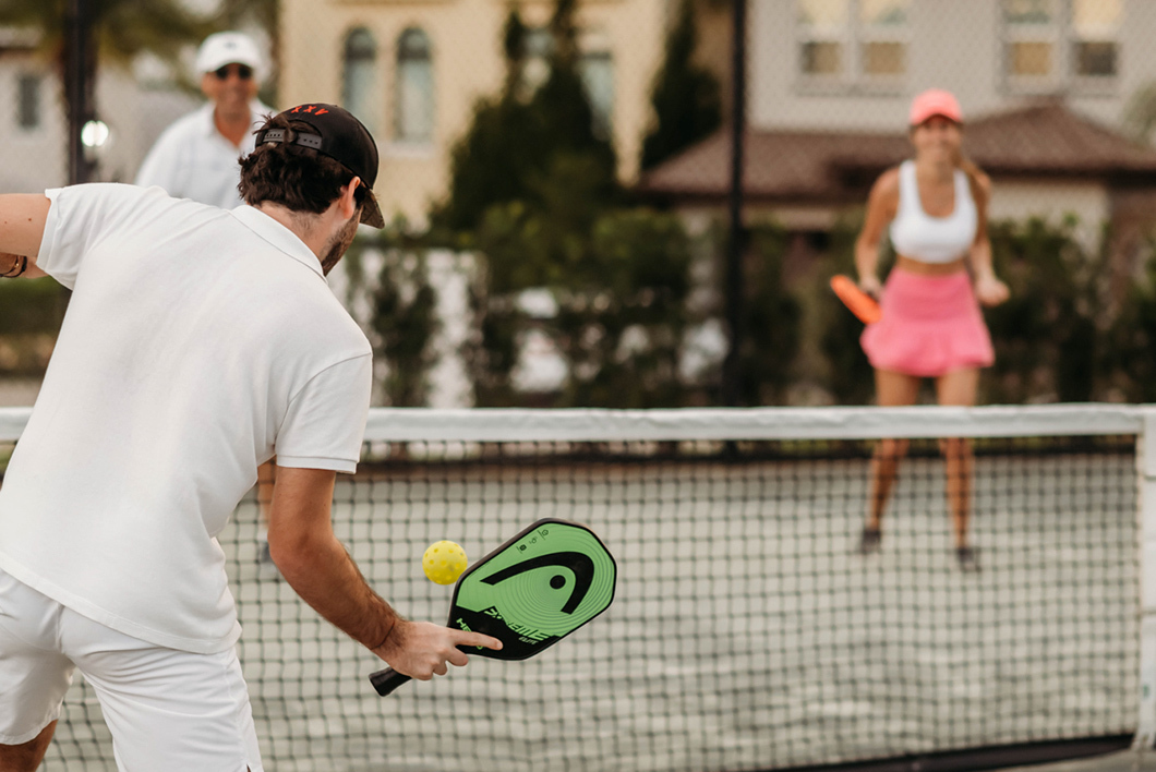 So sánh pickleball vs tennis – Chọn môn thể thao phù hợp với phong cách sống của bạn