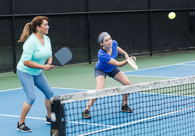 Các động tác cơ bản pickleball - Bí quyết chơi hiệu quả cho người mới bắt đầu 2 Các động tác cơ bản pickleball - Bí quyết chơi hiệu quả cho người mới bắt đầu