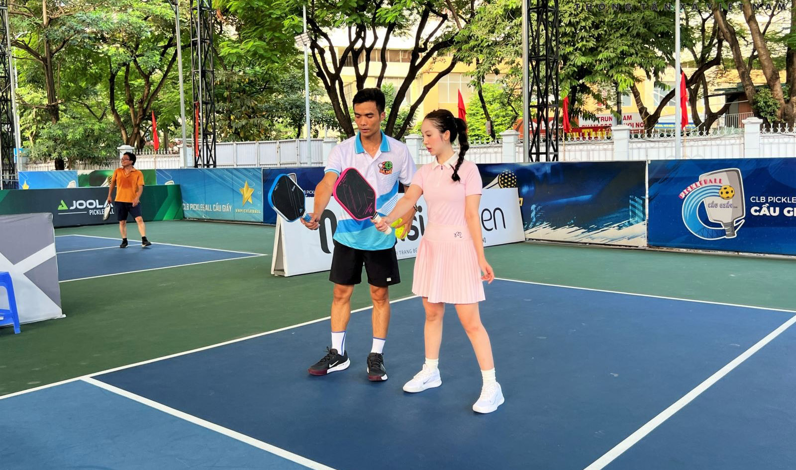 Các động tác cơ bản pickleball - Bí quyết chơi hiệu quả cho người mới bắt đầu 6 Các động tác cơ bản pickleball - Bí quyết chơi hiệu quả cho người mới bắt đầu
